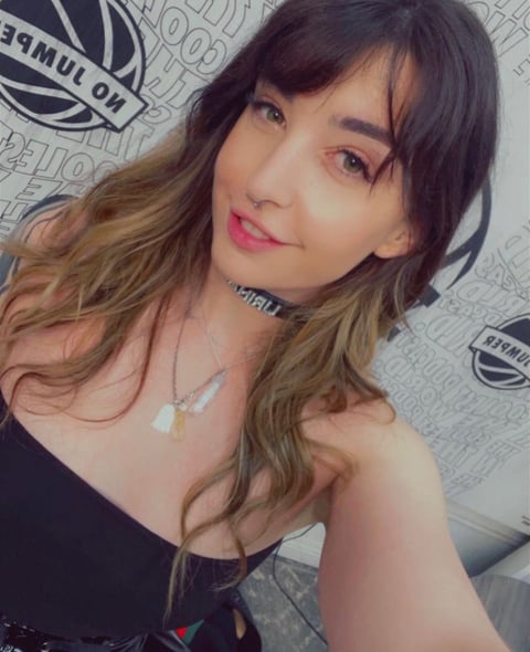 sleekcams.com amateuraussie profile on OnlyFans in pegging category