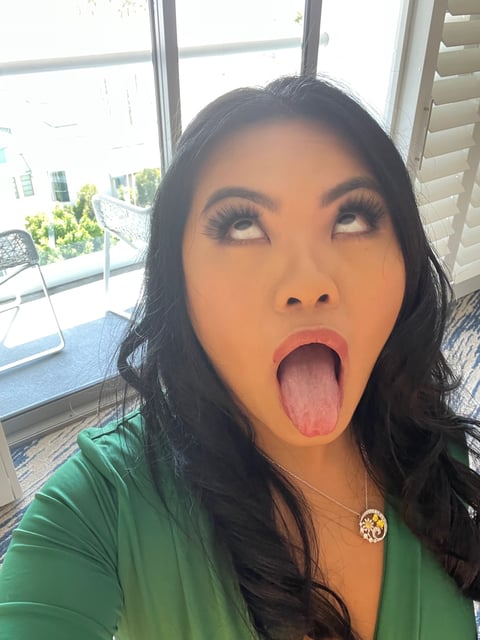 sleekcams.com clubstarfall profile on OnlyFans in vietnam category