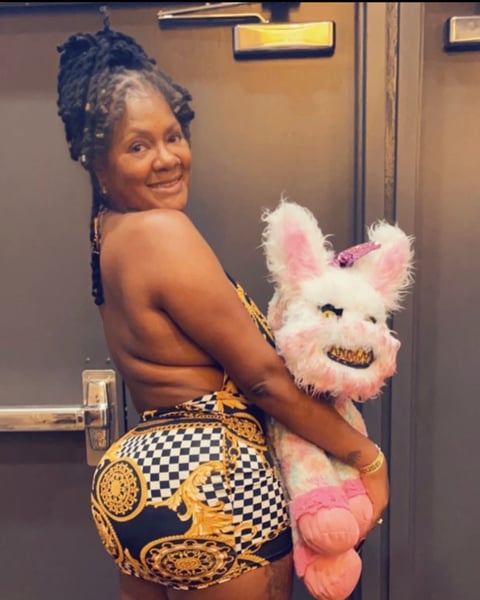 sleekcams.com dontblametyler profile on OnlyFans in granny category
