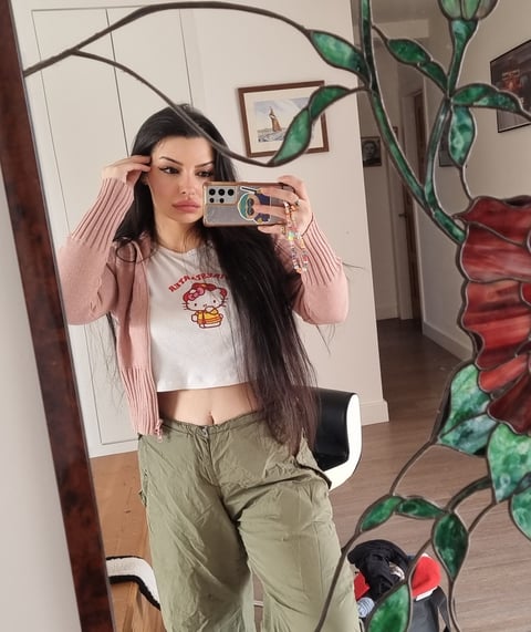 sleekcams.com emiru profile on OnlyFans in findom category