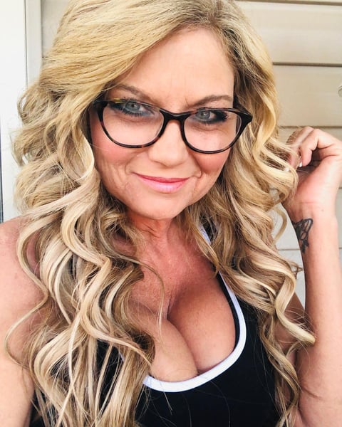 sleekcams.com grannymimi profile on OnlyFans in granny category