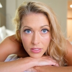 sleekcams.com hollyhotwife profile on OnlyFans in hotwife category