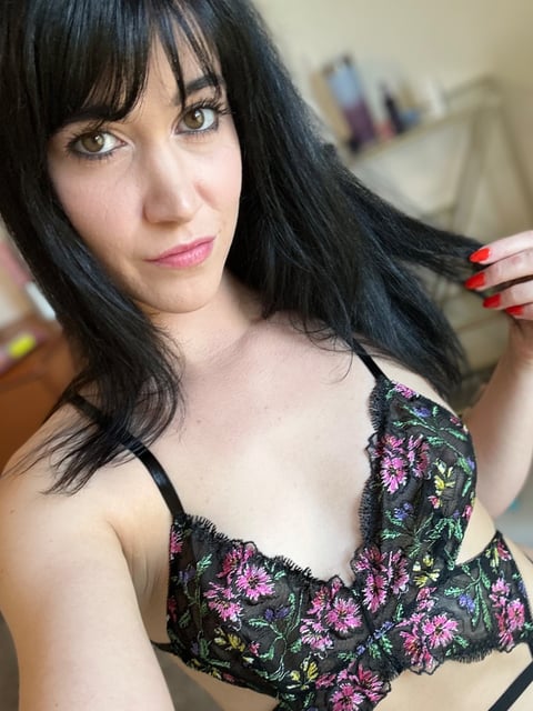 sleekcams.com katkarmaorgasmic profile on OnlyFans in bisexual category
