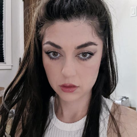 sleekcams.com kirachats profile on OnlyFans in twitch-streamers category