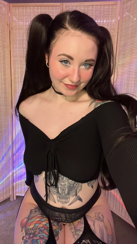 sleekcams.com lainabearrknee profile on OnlyFans in hairy category