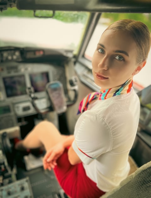 sleekcams.com lina_demure profile on OnlyFans in flight-attendant-air-hostess category