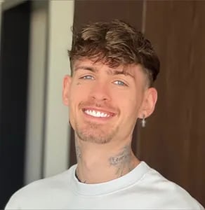 sleekcams.com lucashallfree profile on OnlyFans in gay category