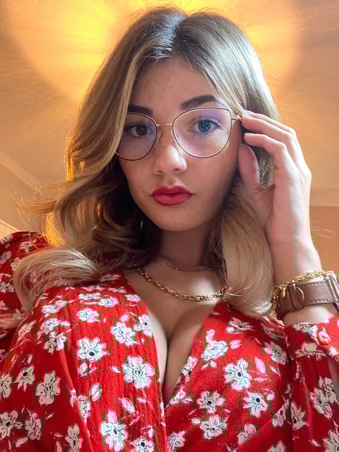 sleekcams.com mariella.fucila profile on OnlyFans in teachers category