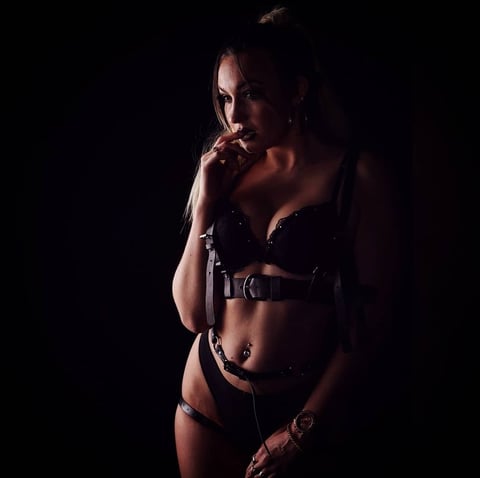 sleekcams.com megiix profile on OnlyFans in slovenia category