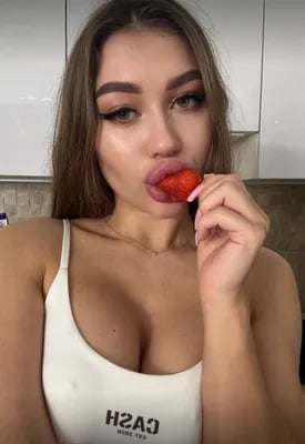 sleekcams.com mia_foxybae profile on OnlyFans in milfs category