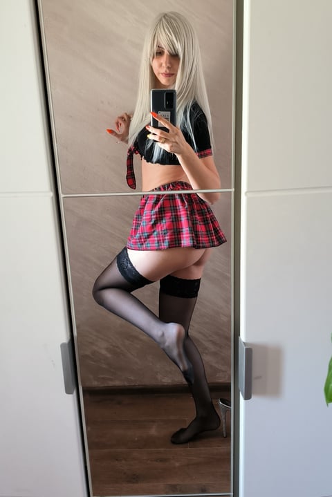 sleekcams.com miaplavusica profile on OnlyFans in serbia category