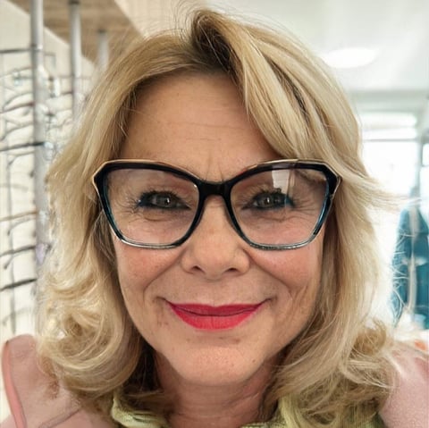 sleekcams.com mommymollly profile on OnlyFans in hungary category