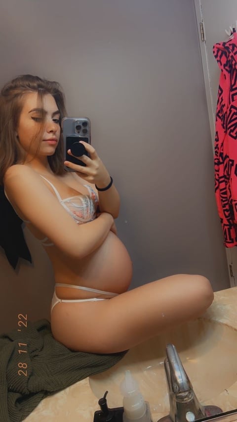 sleekcams.com pregomama022023 profile on OnlyFans in pregnant category