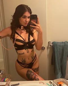 sleekcams.com puppiesandmoet profile on OnlyFans in greece category