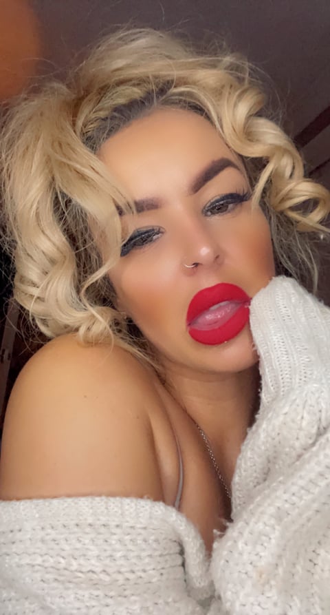 sleekcams.com queeniebaby1 profile on OnlyFans in scotland category