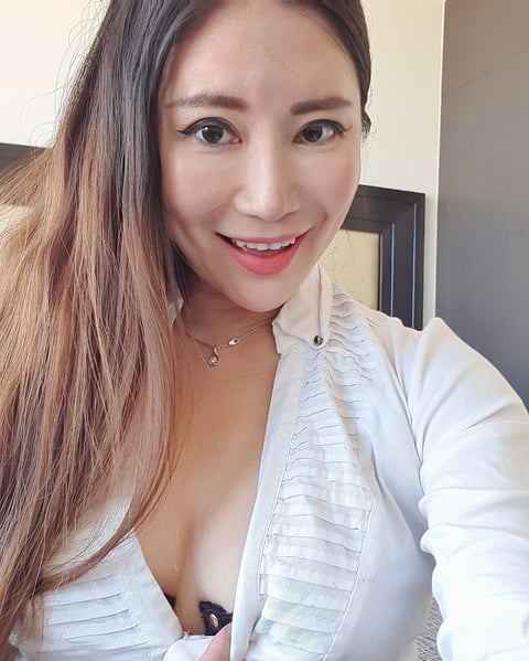 sleekcams.com queeniepearl profile on OnlyFans in hong-kong category