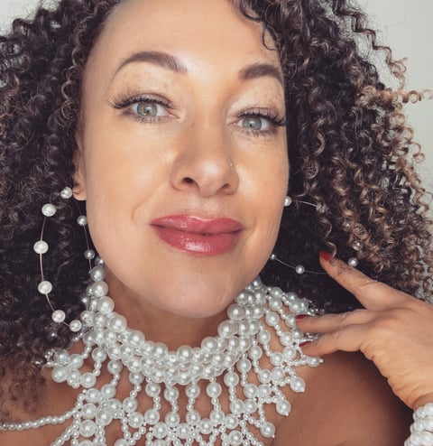 sleekcams.com racheldolezal profile on OnlyFans in sexting-with-phone category