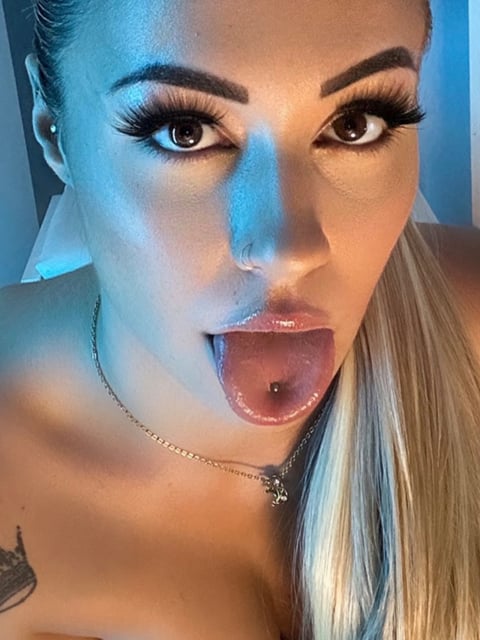 sleekcams.com rocioloppez profile on OnlyFans in chinese category