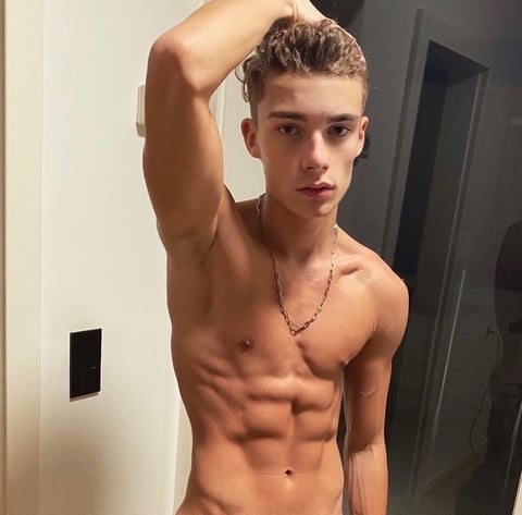 sleekcams.com romeo_twink profile on OnlyFans in gay category
