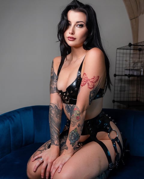 sleekcams.com rubyhexx profile on OnlyFans in pegging category