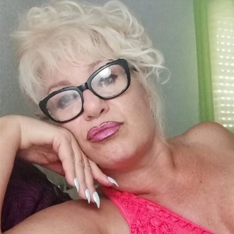 sleekcams.com senorafina profile on OnlyFans in granny category