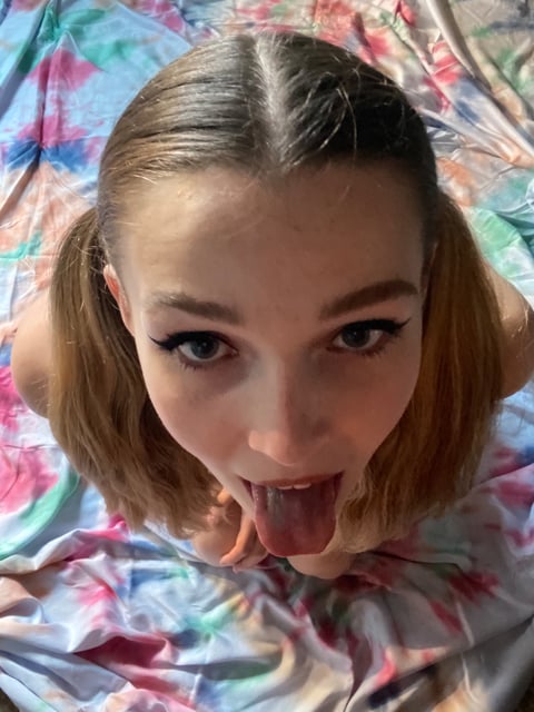 sleekcams.com simpqueen profile on OnlyFans in pierced-nipples category