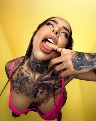 sleekcams.com step_tow_steph profile on OnlyFans in tattooed-girls category