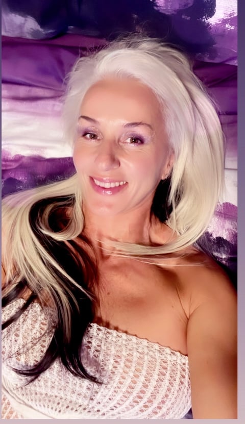 sleekcams.com thesexyserbian profile on OnlyFans in serbia category