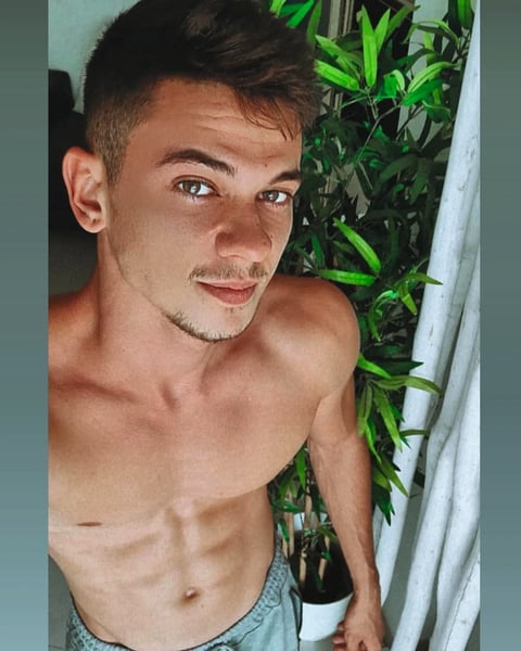 sleekcams.com TommyCabrio profile on OnlyFans in big-dicks category