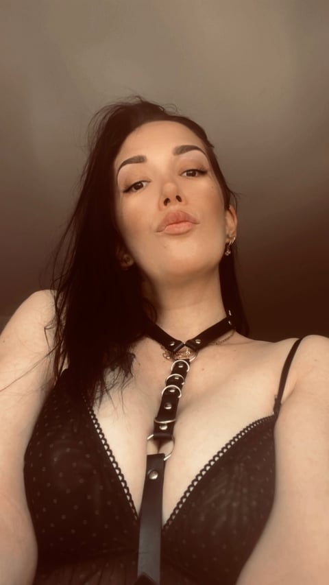 sleekcams.com torturedoll666 profile on OnlyFans in serbia category