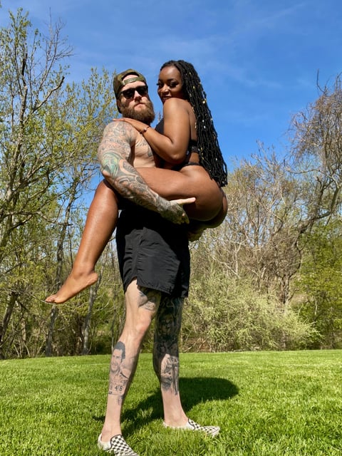 sleekcams.com we.aint.worried profile on OnlyFans in interracial category