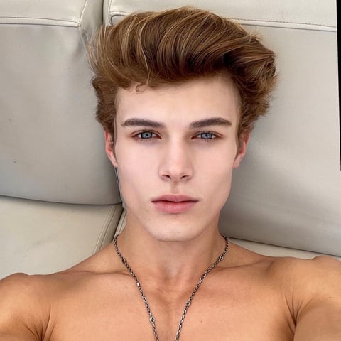 sleekcams.com xleox profile on OnlyFans in gay category