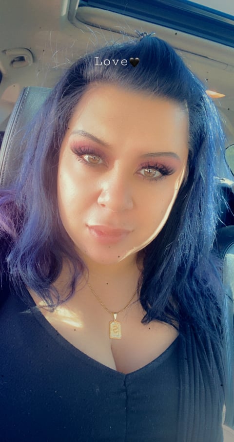 sleekcams.com xomissbrat profile on OnlyFans in greece category