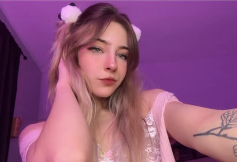 sleekcams.com xox.sassy.xox profile on OnlyFans in small-tiny-tits category