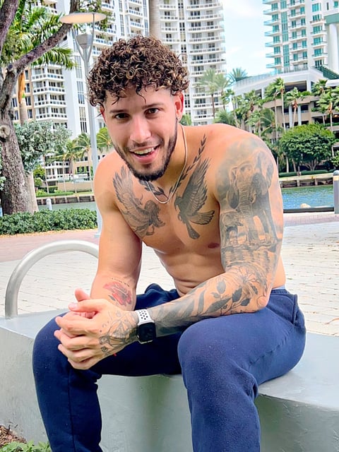sleekcams.com yourcubano profile on OnlyFans in cuba category