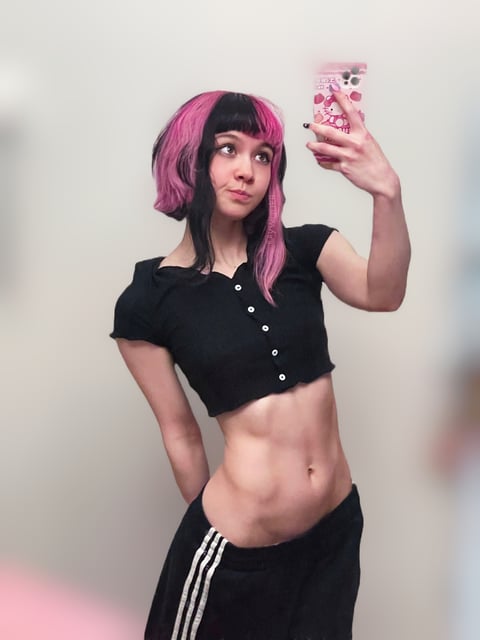 sleekcams.com yuwki profile on OnlyFans in findom category