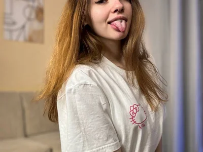 ZanaLayes live cam video preview