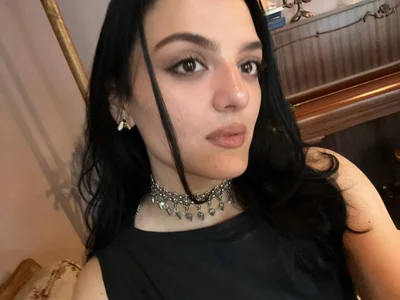 Babis_girlsss Italian speaking webcam model