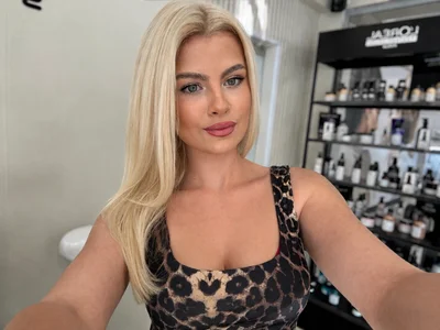 BonieBonita Blond Hair webcam from Romania