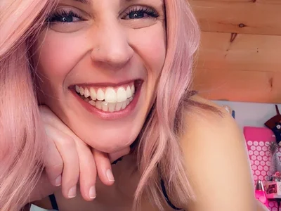 LittleLoftAngel Blond Hair webcam from United States