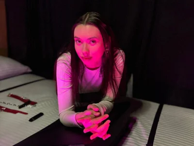 MelanieGift Italian speaking webcam model