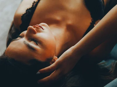 NikkiJadi Italian speaking webcam model